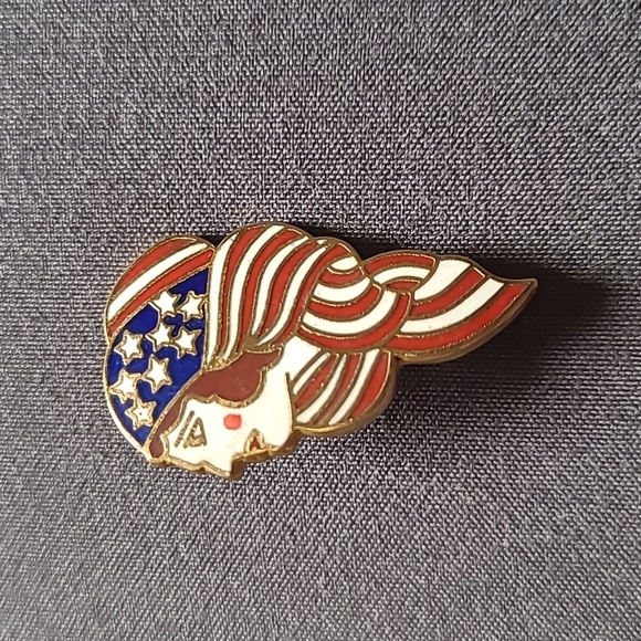 AVIVA ENT. INC Jewelry - Vintage Patriotic Lapel Pin / Brooch